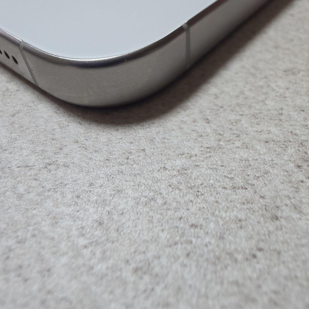 美品iPhone 15 Pro 256GBホワイトチタニウム Apple 携帯