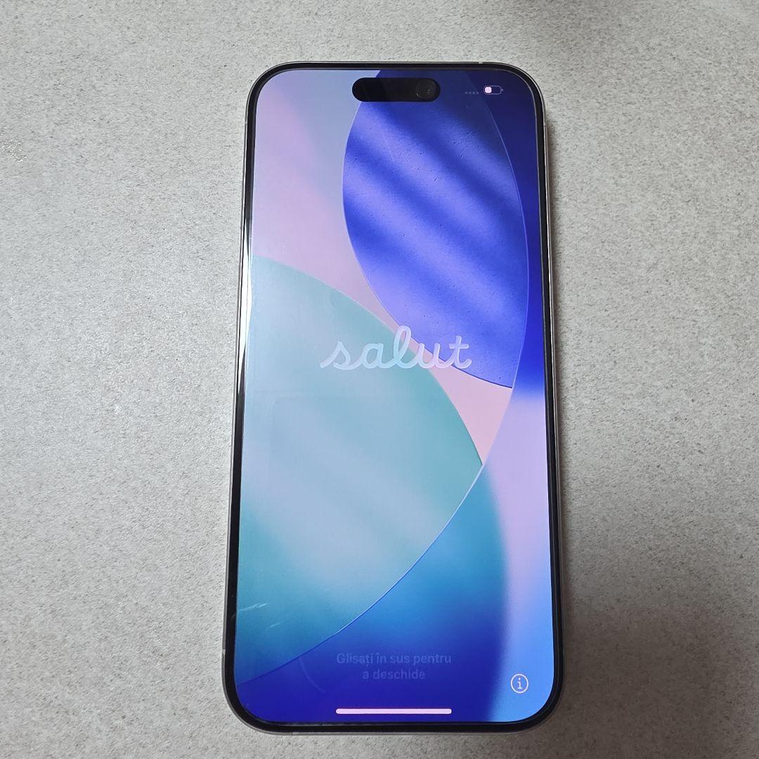 美品iPhone 15 Pro 256GBホワイトチタニウム Apple 携帯