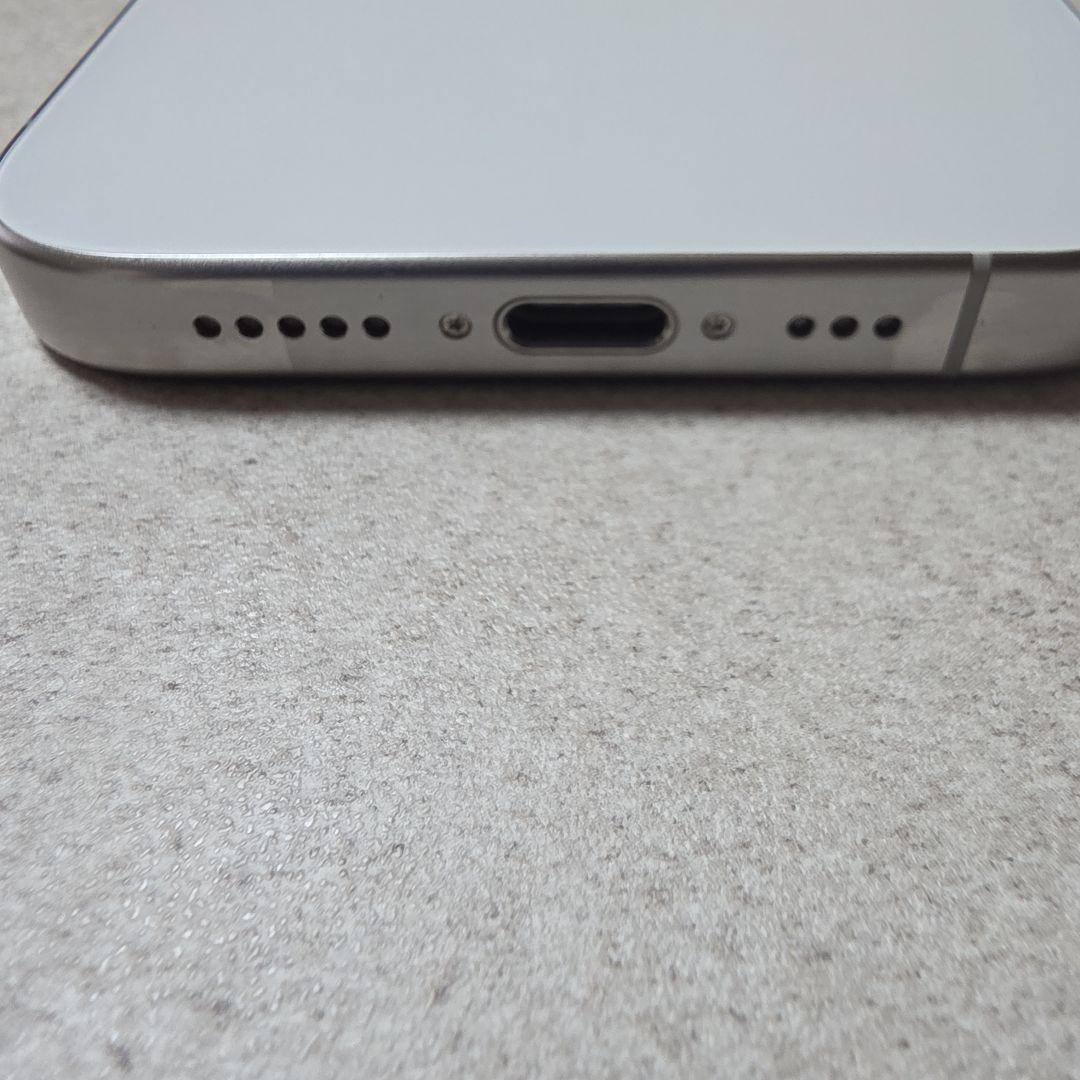 美品iPhone 15 Pro 256GBホワイトチタニウム Apple 携帯