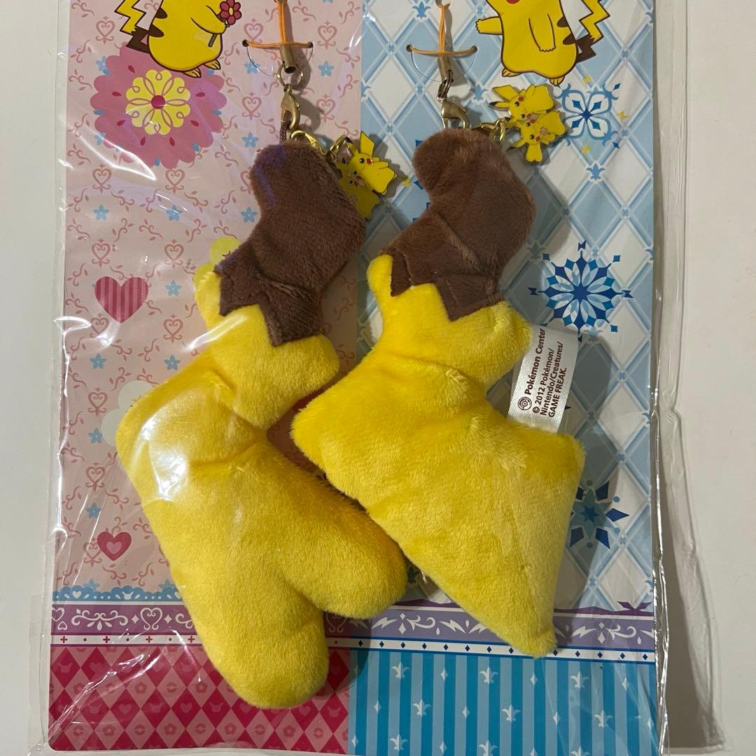 【新品】ポケモンセンター ペアピカチュウ しっぽストラップ　ボールペン　チャーム