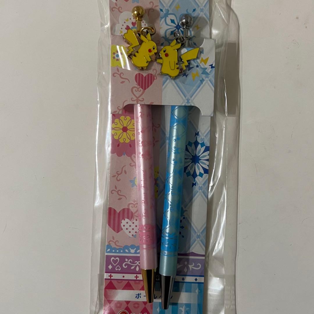 【新品】ポケモンセンター ペアピカチュウ しっぽストラップ　ボールペン　チャーム
