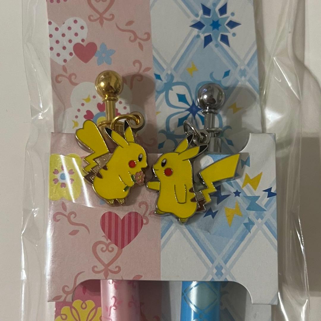 【新品】ポケモンセンター ペアピカチュウ しっぽストラップ　ボールペン　チャーム
