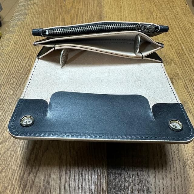 ミドルトラッカーウォレット　丘染め茶芯ブラック　シルバー トラッカーウォレット