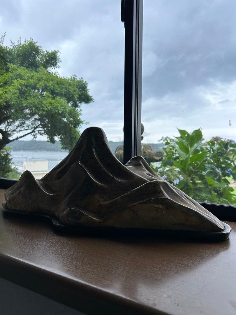 山の形状 自然石(台座付き)