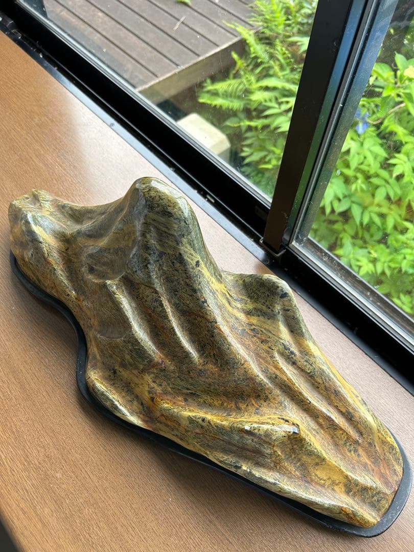 山の形状 自然石(台座付き)