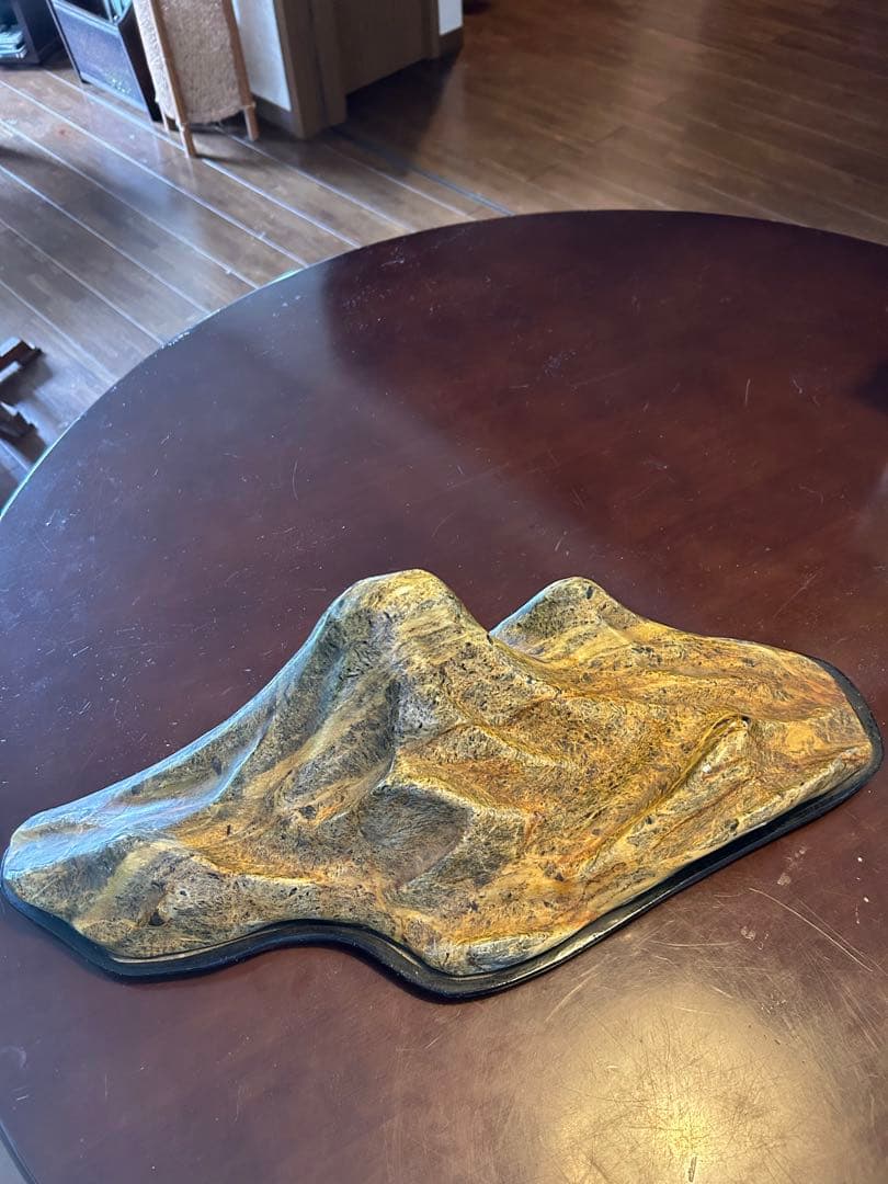 山の形状 自然石(台座付き)