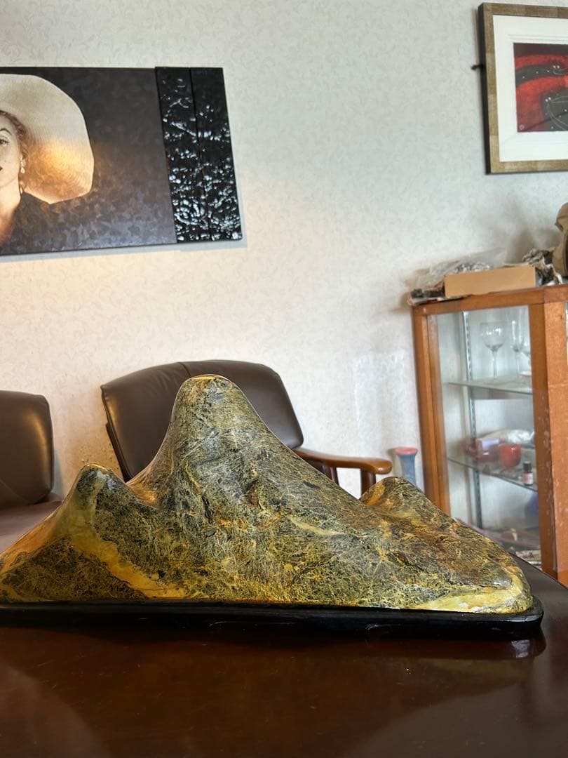 山の形状 自然石(台座付き)