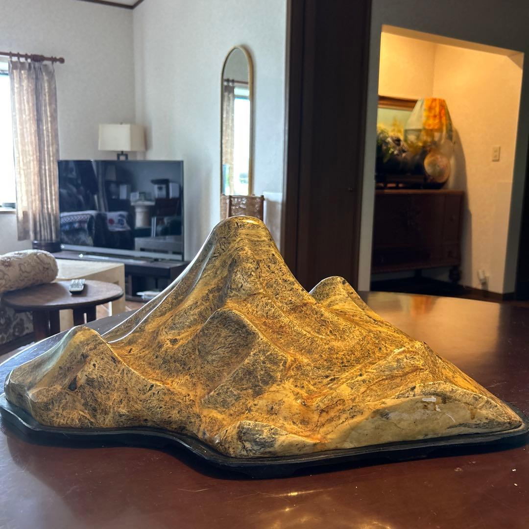 山の形状 自然石(台座付き)