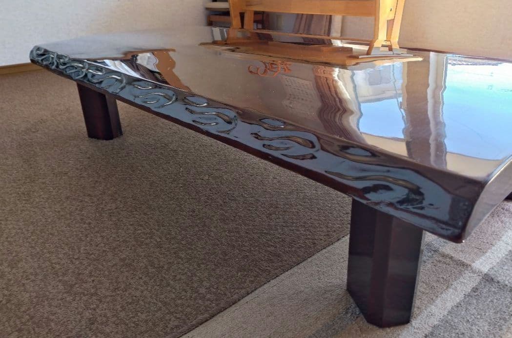 一枚板　座卓　光沢　高級感　コーティング　ローテーブル　木製