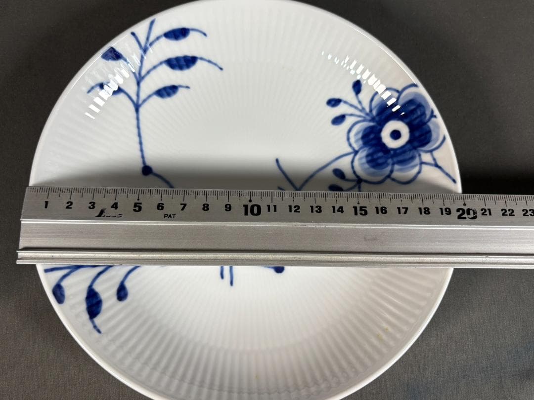 ロイヤルコペンハーゲン ブルーフルーテッドメガ ディーププレート20㎝