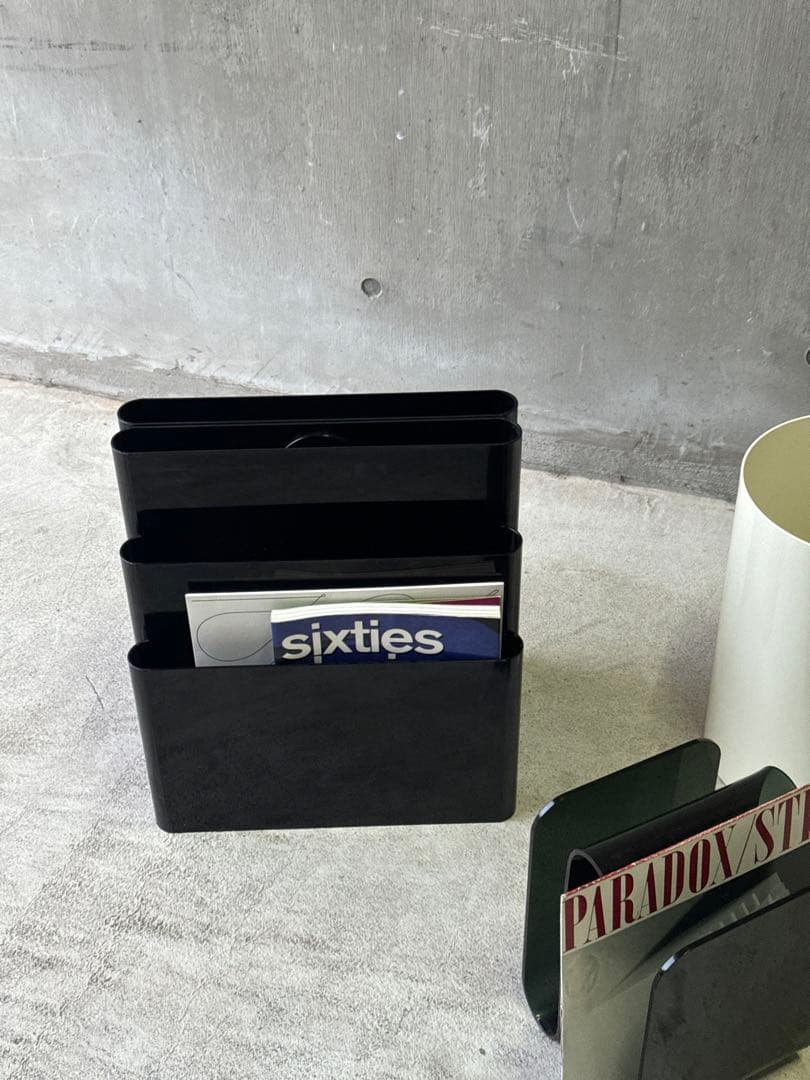 “Kartell”マガジンラック　カルテル　ミッドセンチュリー　スペースエイジ