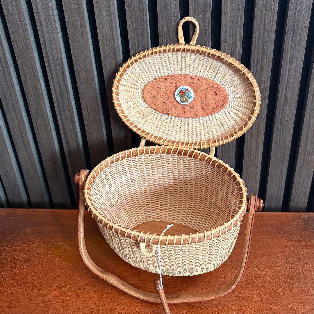 ナンタケットバスケット　７インチオーバルパース　花梨瘤　蓋付きバスケット