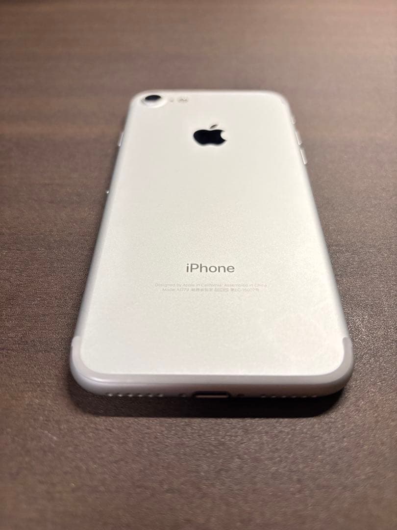 【美品】【SIMロックなし】傷なしiPhone7 本体 シルバー