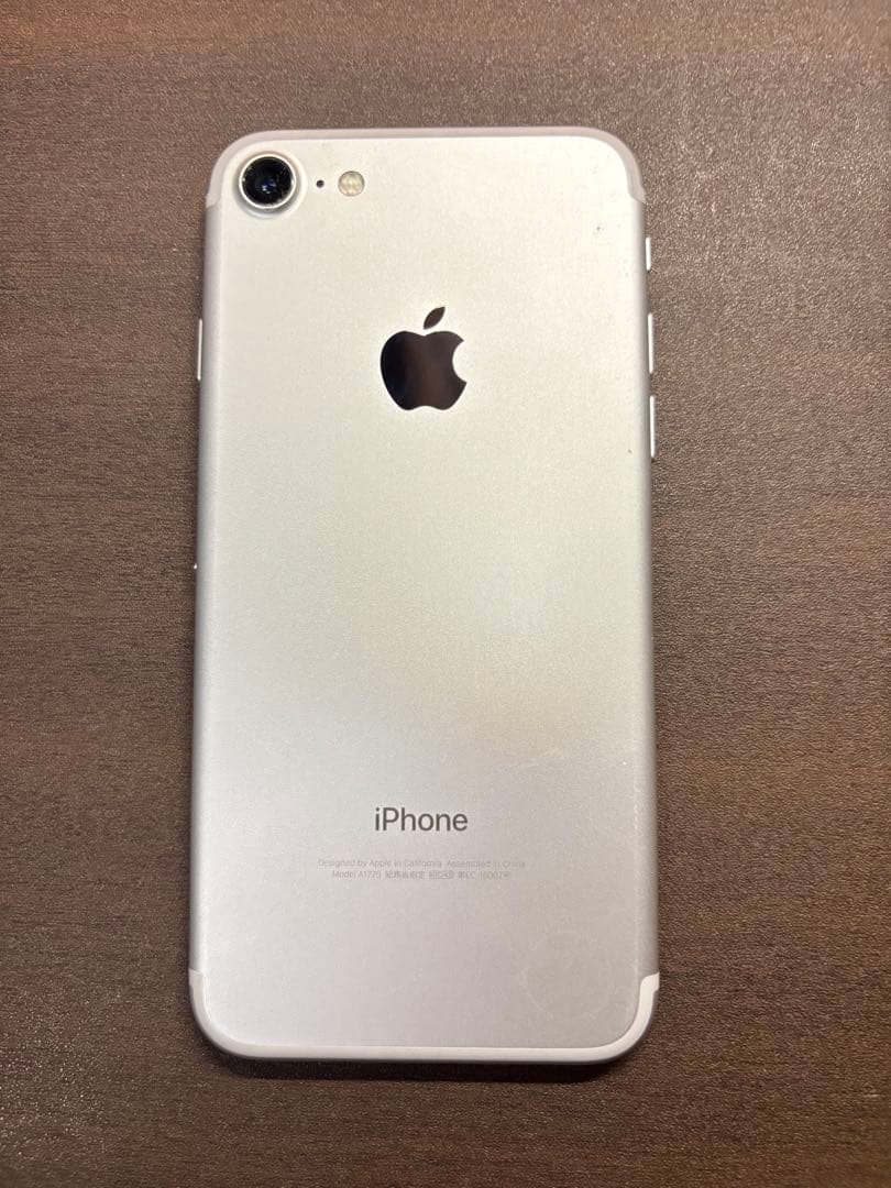 【美品】【SIMロックなし】傷なしiPhone7 本体 シルバー