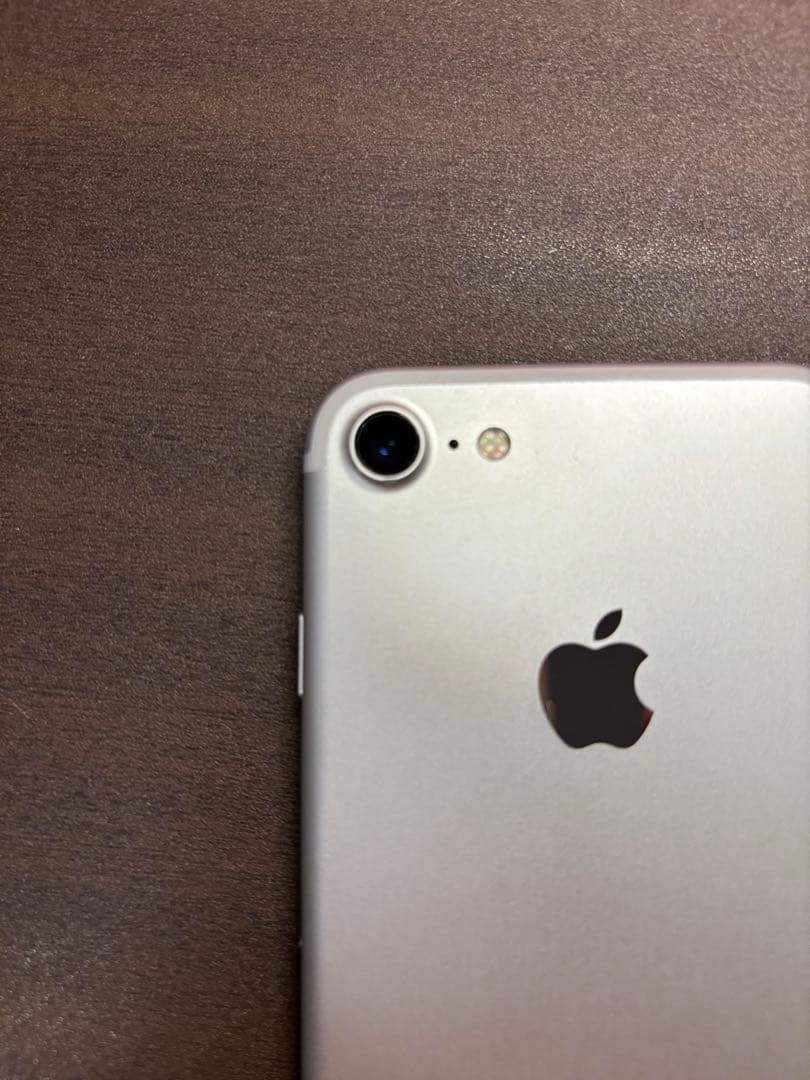 【美品】【SIMロックなし】傷なしiPhone7 本体 シルバー