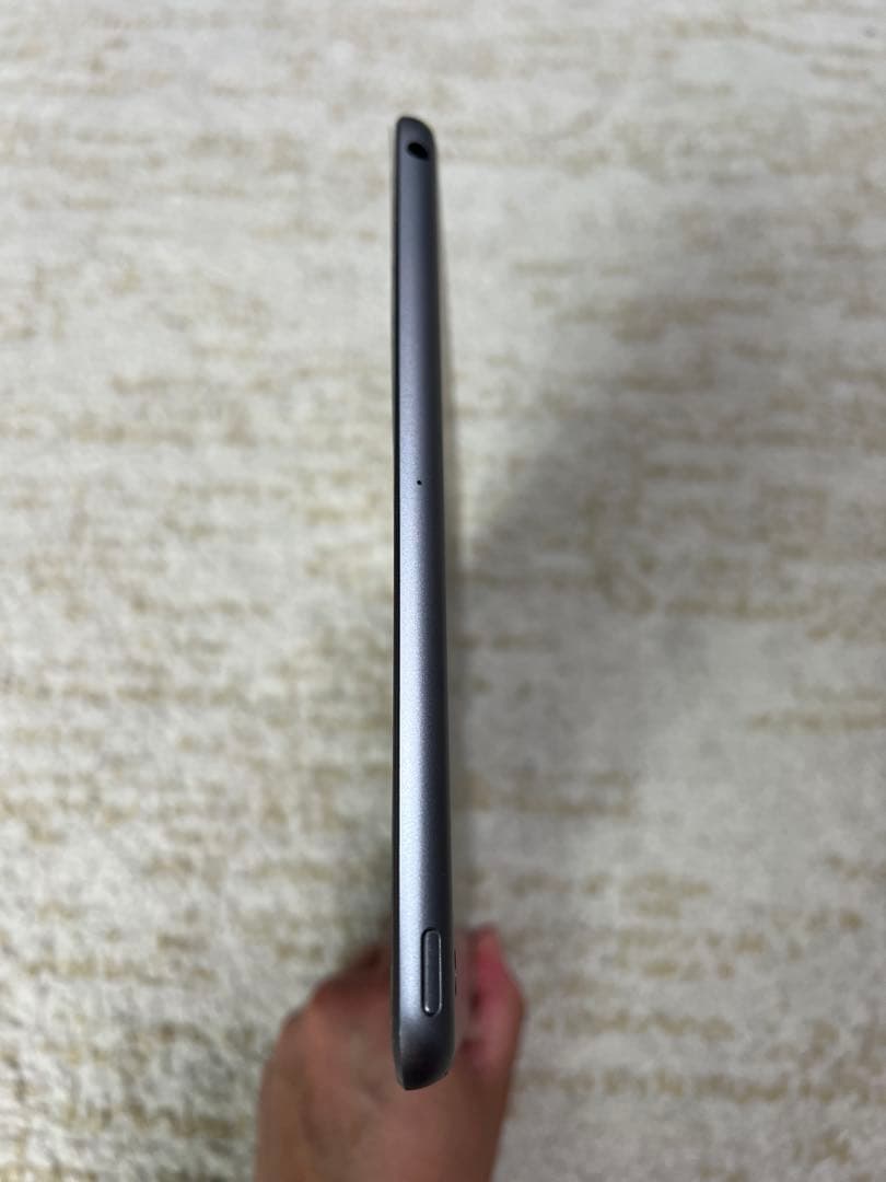 Apple iPad スペースグレー 本体　第６世代　32GB