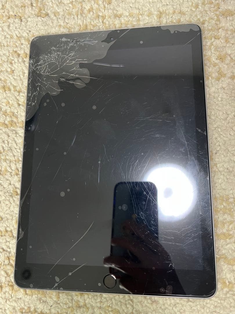 Apple iPad スペースグレー 本体　第６世代　32GB