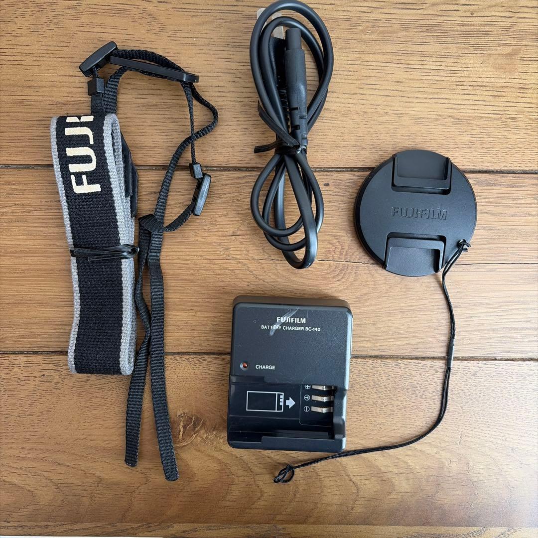 【中古】FUJIFILMS200EXR 1200万画素 ズーム光学14.3倍