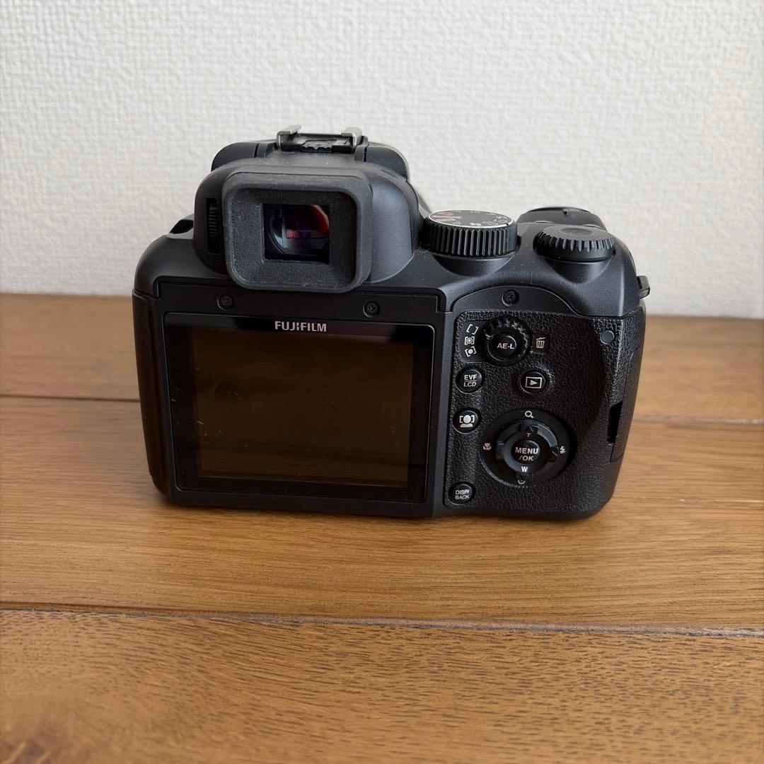 【中古】FUJIFILMS200EXR 1200万画素 ズーム光学14.3倍