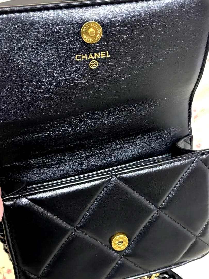 CHANEL ノベルティ　ショルダーバッグラムスキンマトラッセ　ブラックレザー