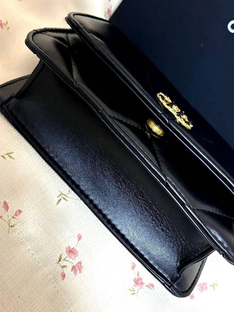 CHANEL ノベルティ　ショルダーバッグラムスキンマトラッセ　ブラックレザー