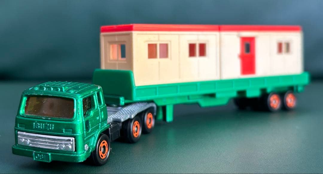 ロングトミカ いすゞ V12 ハウストレーラー グリーン