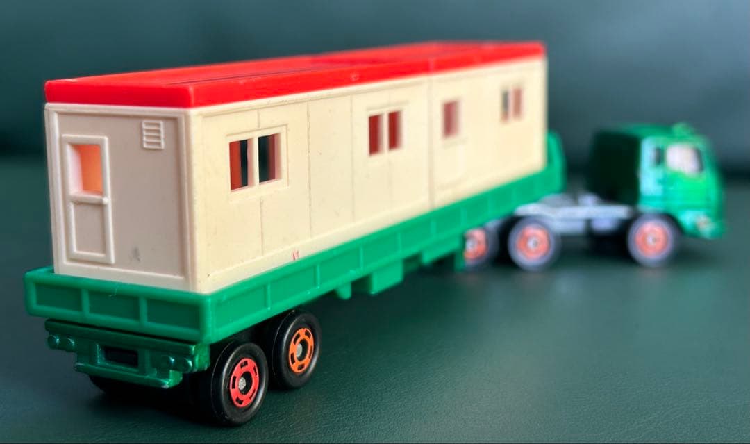 ロングトミカ いすゞ V12 ハウストレーラー グリーン