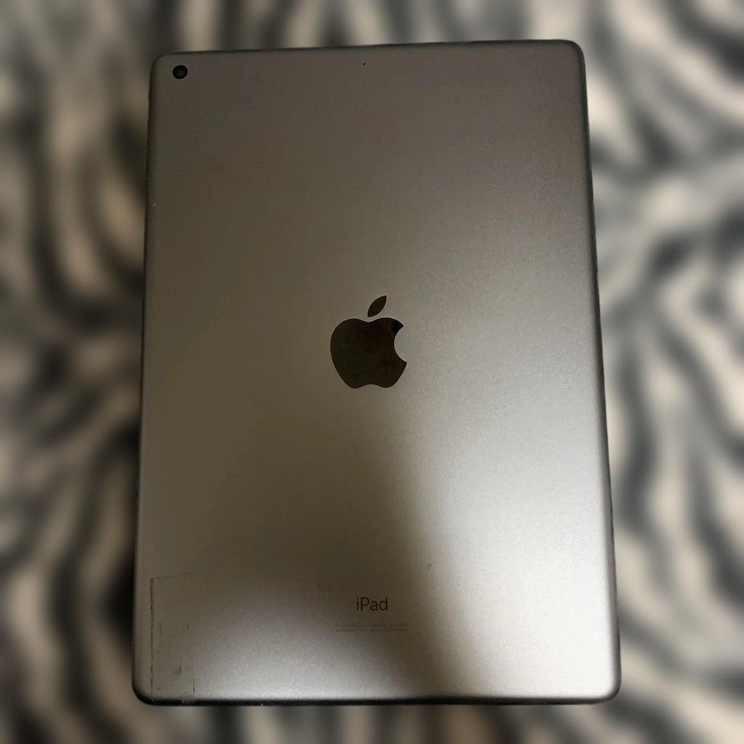 Apple iPad 第７世代 スペースグレー 本体 カバー付