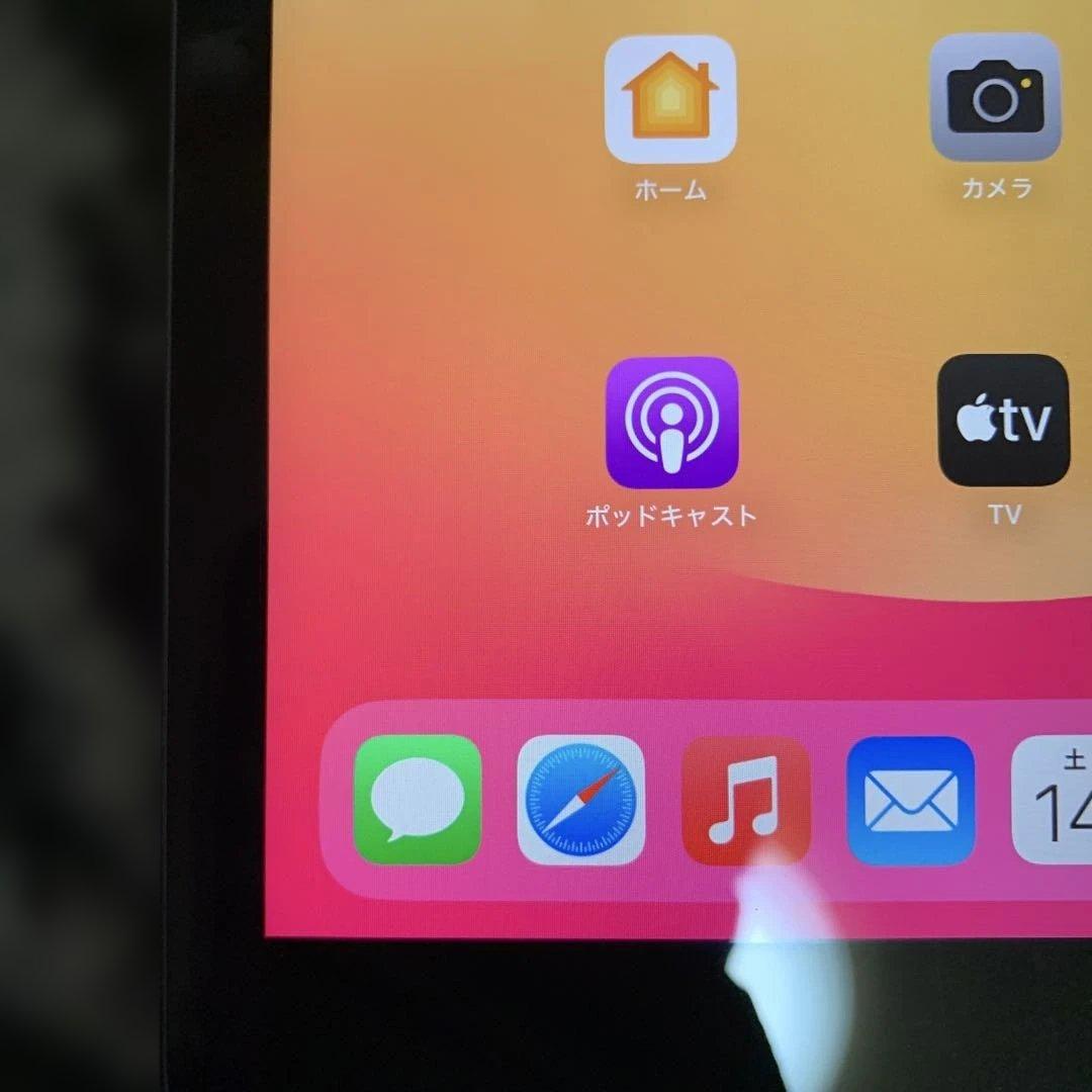 Apple iPad 第７世代 スペースグレー 本体 カバー付