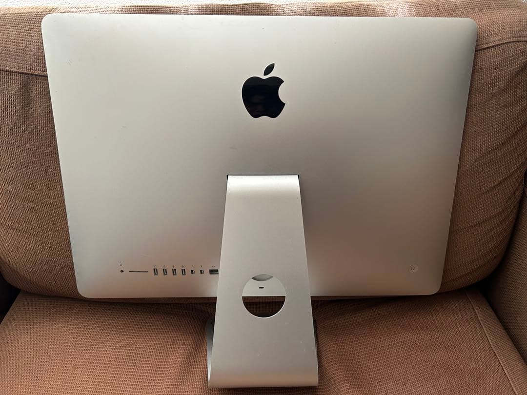 Apple iMac 21.5 8G 1T Magic track pad付き！