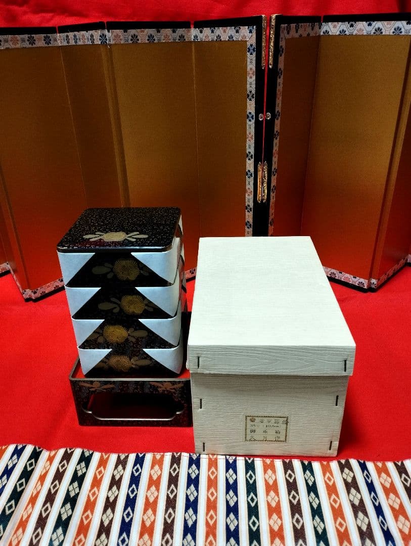 雛人形　雛飾り　嫁入り道具等のセット　極上指定唐草絵蒔付 久月製　再出品