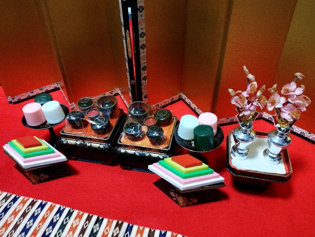 雛人形　雛飾り　嫁入り道具等のセット　極上指定唐草絵蒔付 久月製　再出品