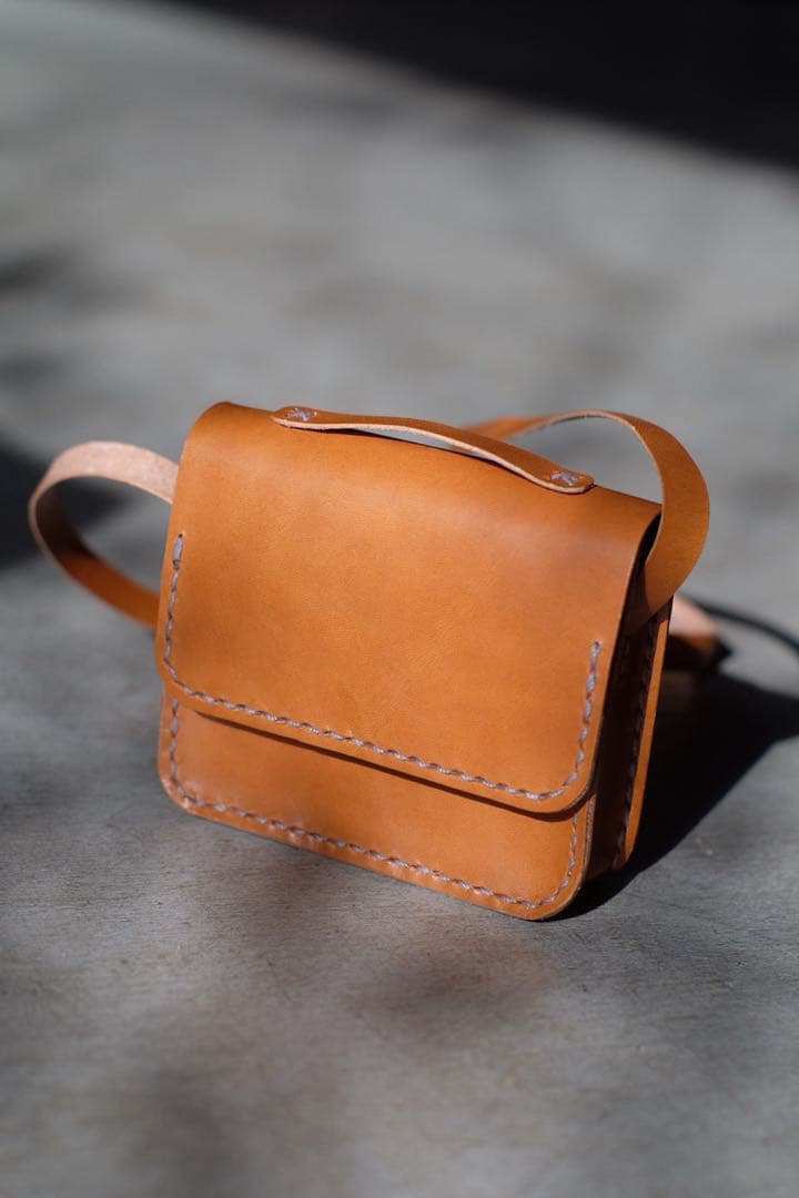 お名前の刻印可能　LOVOT用レザーポシェット　ブラウン