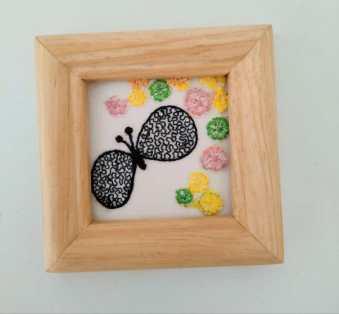 SOLD ミナペルホネン　ファブリックフレーム　　ちょうちょ　春色