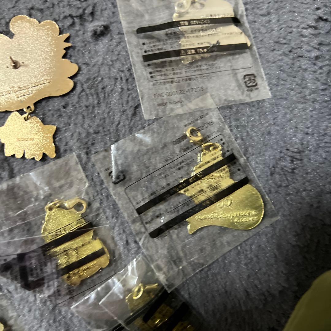 ディズニー　ピンバッジ　チャームセット