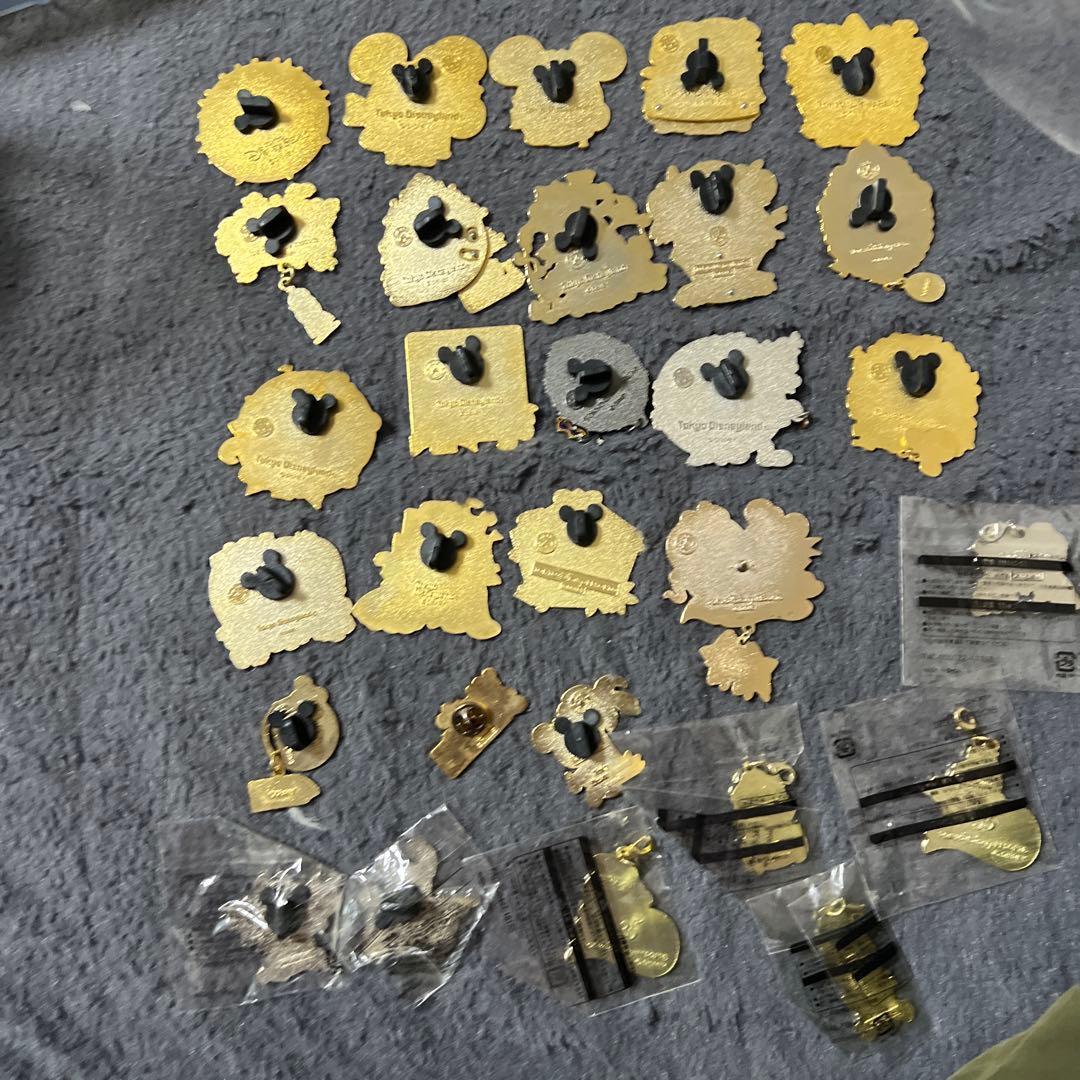 ディズニー　ピンバッジ　チャームセット