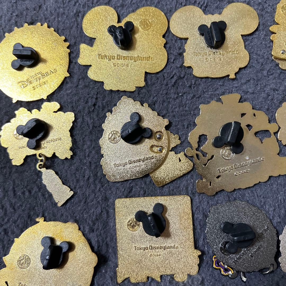 ディズニー　ピンバッジ　チャームセット