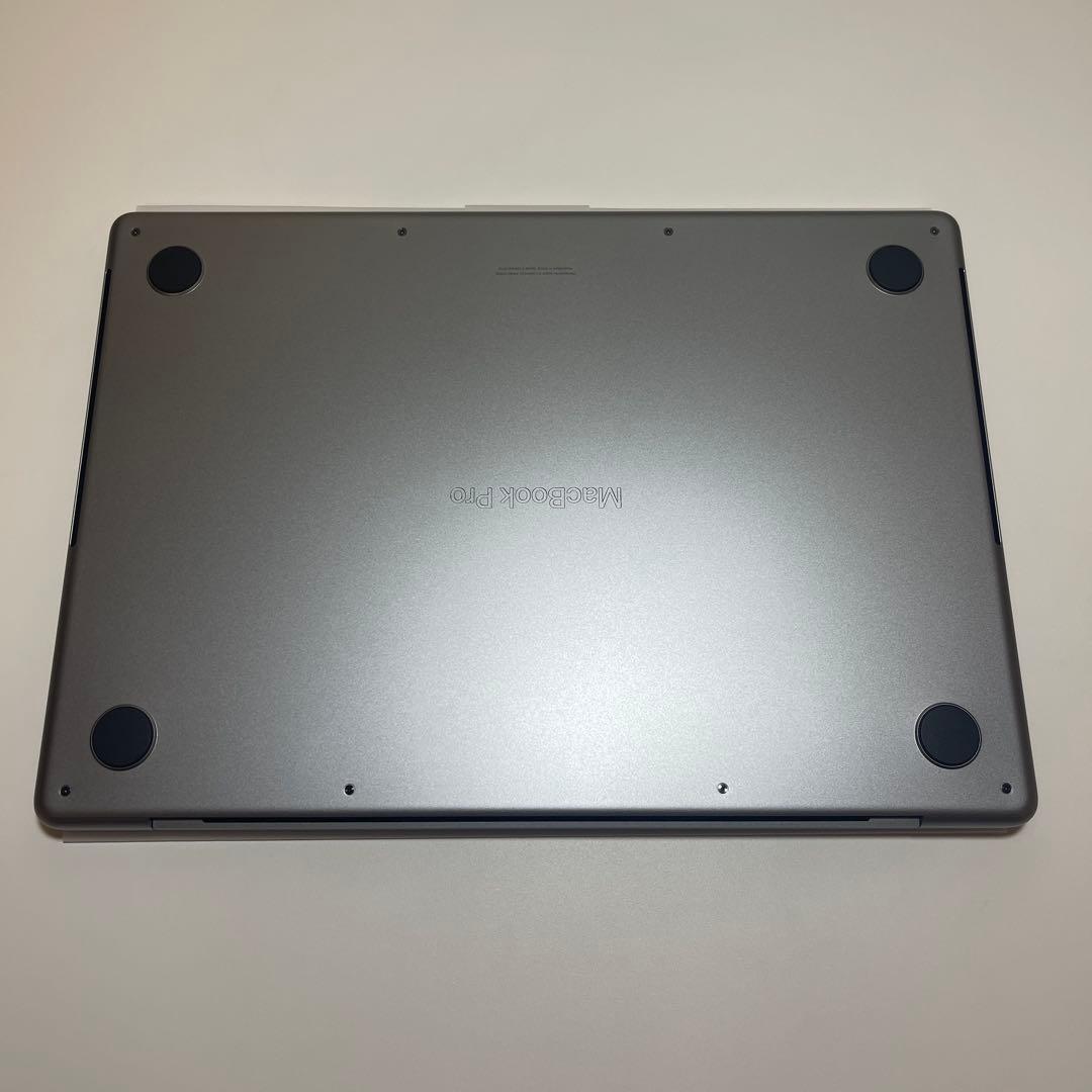 Apple MacBook Pro スペースグレー 本体　ほぼ新品