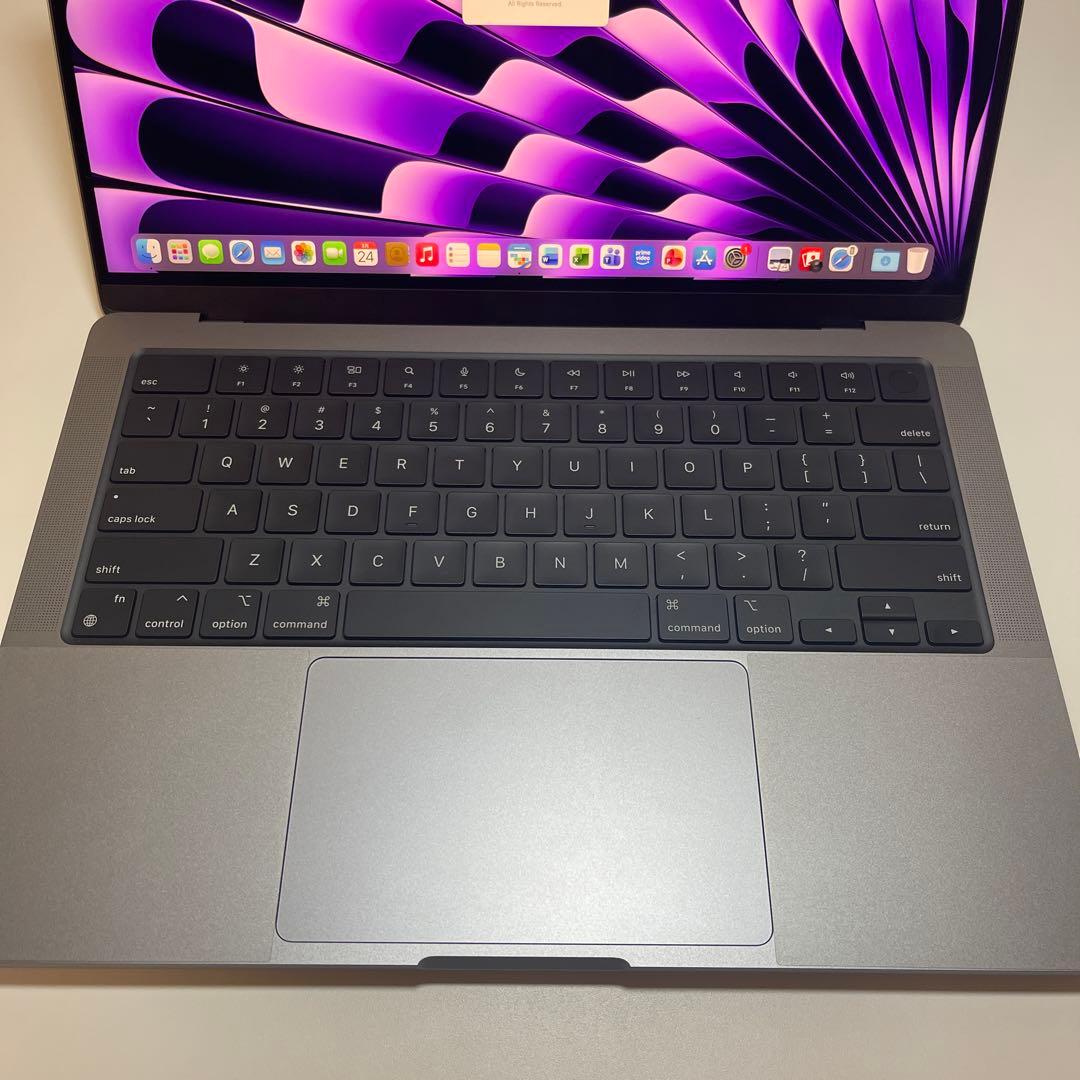 Apple MacBook Pro スペースグレー 本体　ほぼ新品