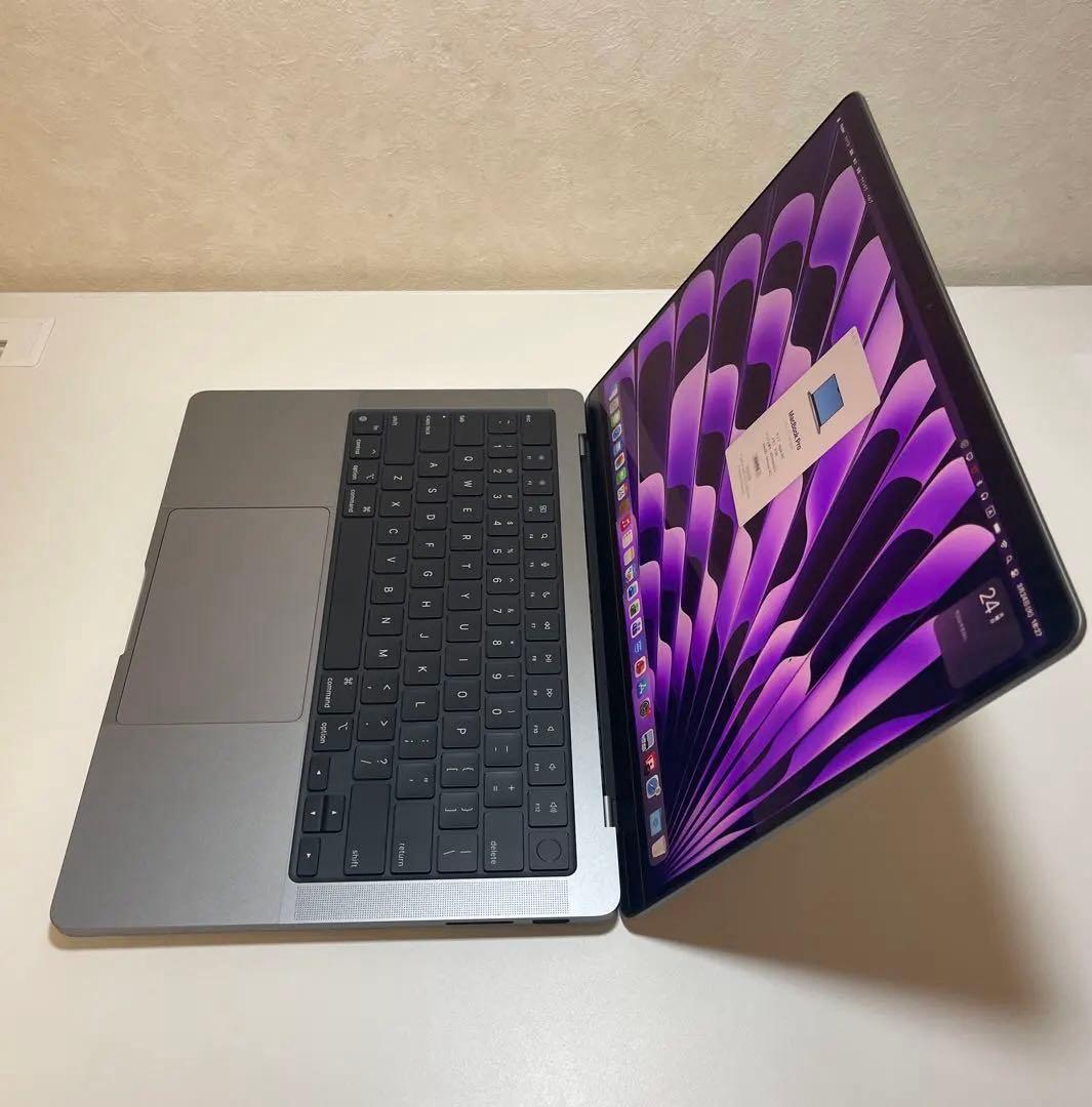 Apple MacBook Pro スペースグレー 本体　ほぼ新品