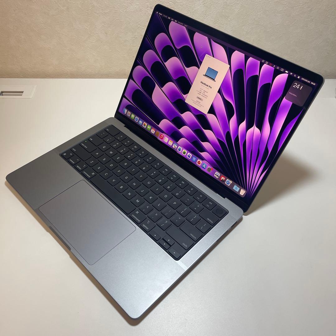 Apple MacBook Pro スペースグレー 本体　ほぼ新品