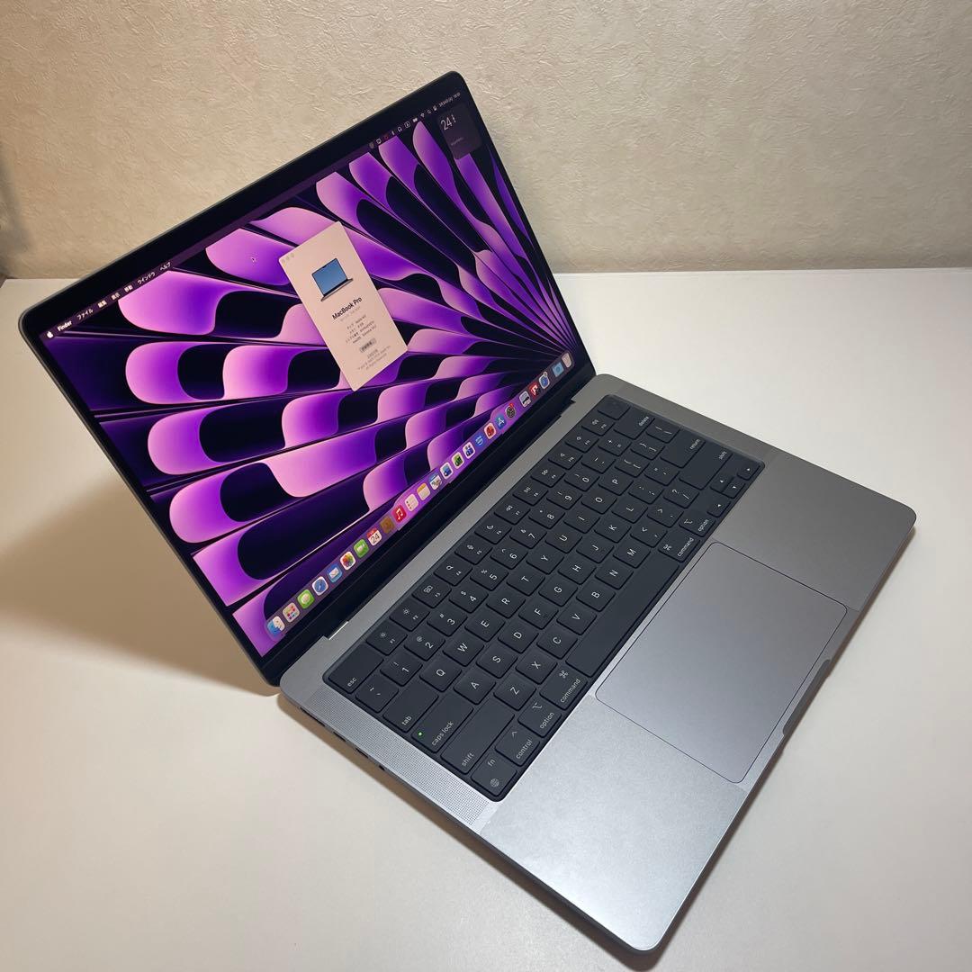 Apple MacBook Pro スペースグレー 本体　ほぼ新品