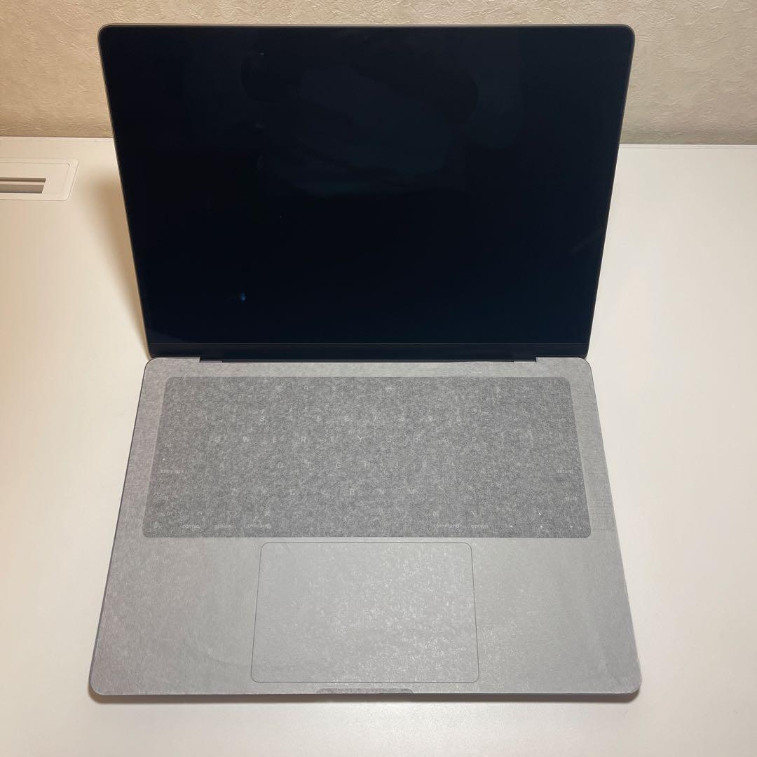 Apple MacBook Pro スペースグレー 本体　ほぼ新品