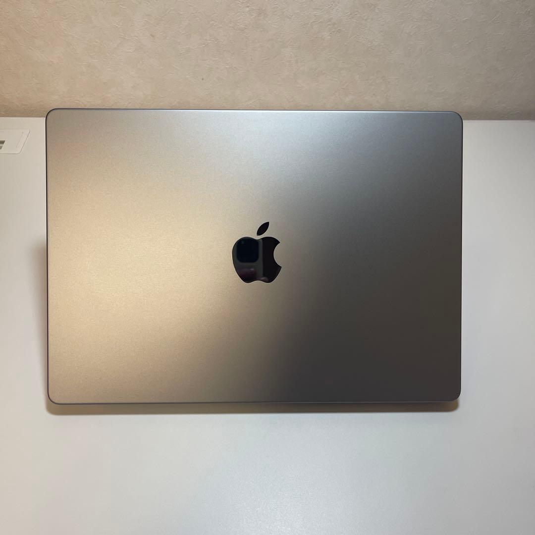 Apple MacBook Pro スペースグレー 本体　ほぼ新品