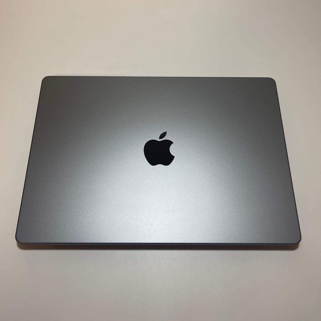Apple MacBook Pro スペースグレー 本体　ほぼ新品