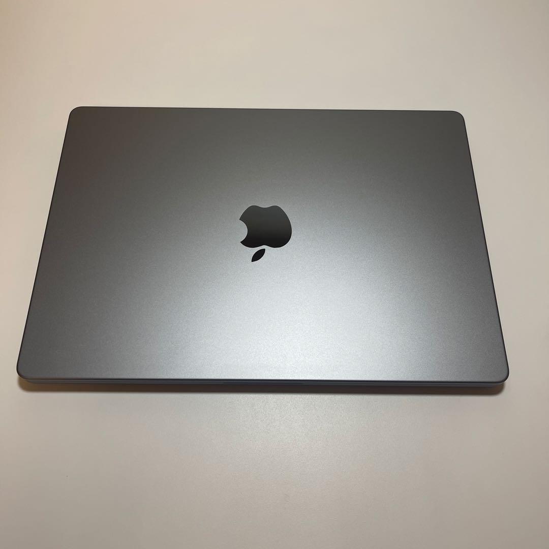 Apple MacBook Pro スペースグレー 本体　ほぼ新品