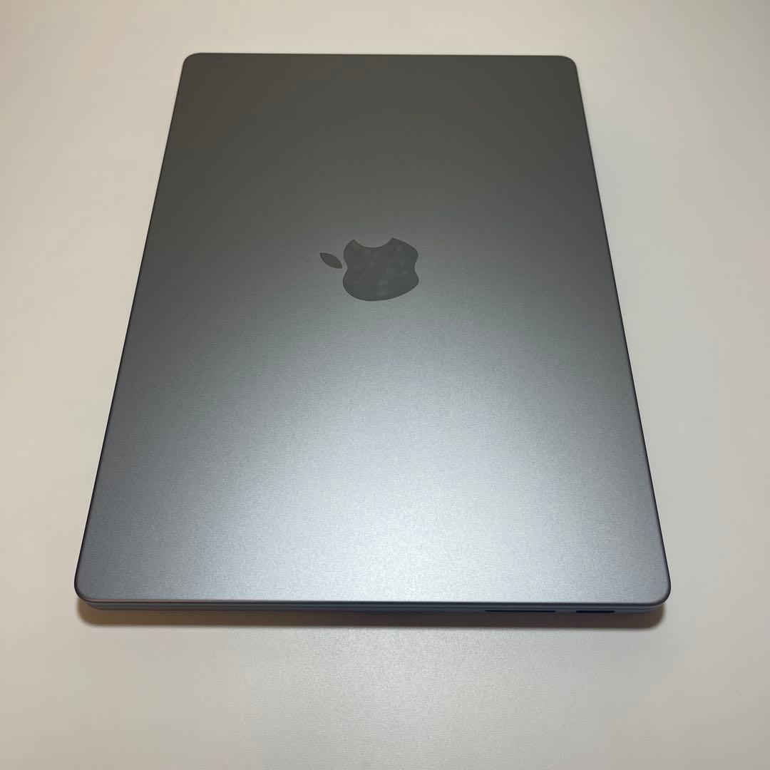 Apple MacBook Pro スペースグレー 本体　ほぼ新品
