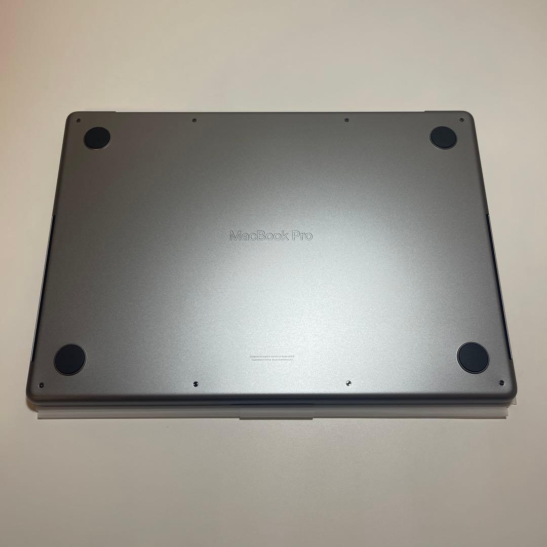 Apple MacBook Pro スペースグレー 本体　ほぼ新品