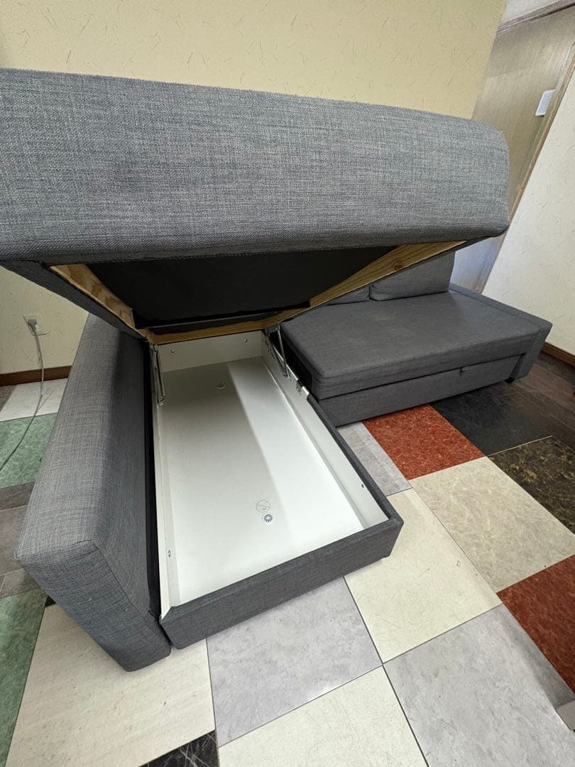 L字型グレーソファ ベッド変形可能￼ 状態良好な中古品