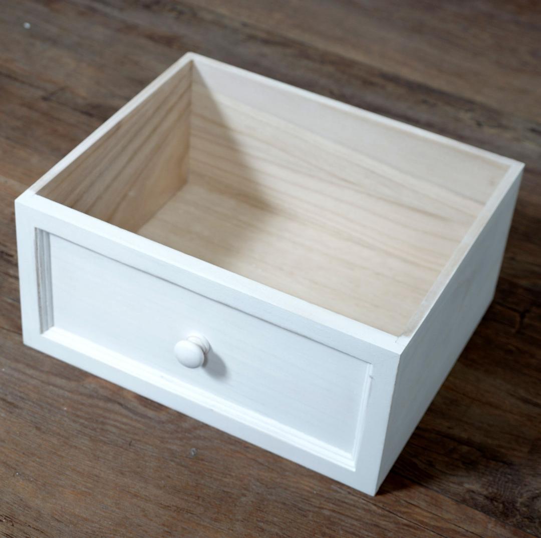 【新品・未使用】　シャビー仕上げ　チェスト　3段9杯　バスケット 完成品